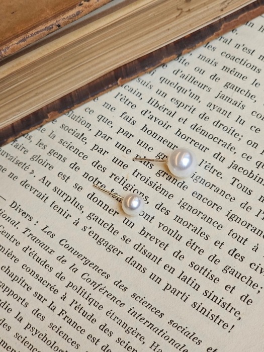 Modern pearl earrings