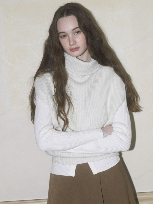 RACCOON CASHMERE TURTLENECK KNIT VEST - IVORY