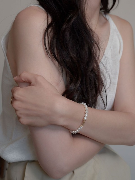 Classic Bloom Pearl Bracelet (5mm)