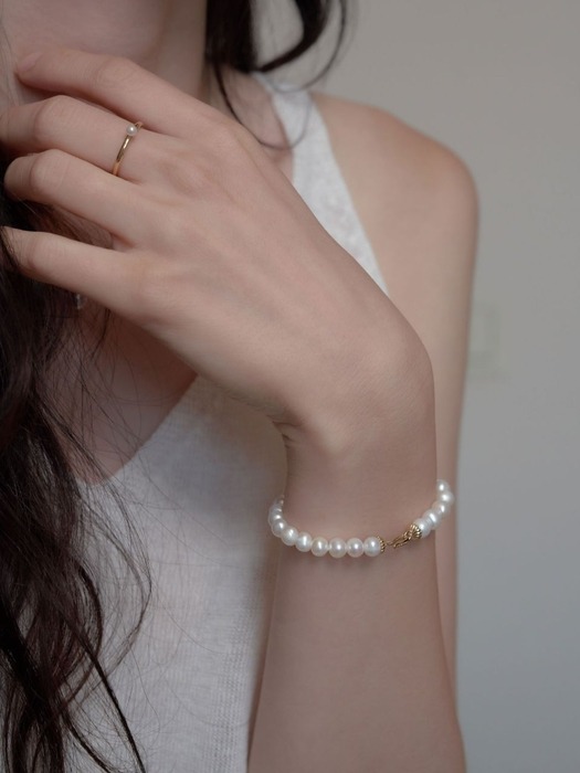 Classic Bloom Pearl Bracelet (5mm)