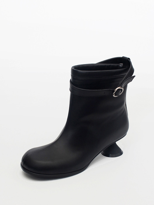 Uhjeo ourglass middle heel strap boots_black
