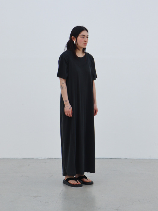 Relaxed scoop neck dress (black)