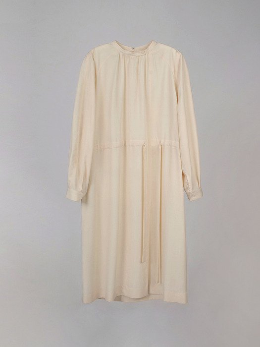 HALF NECK SHIRRING DRESS_CREAM