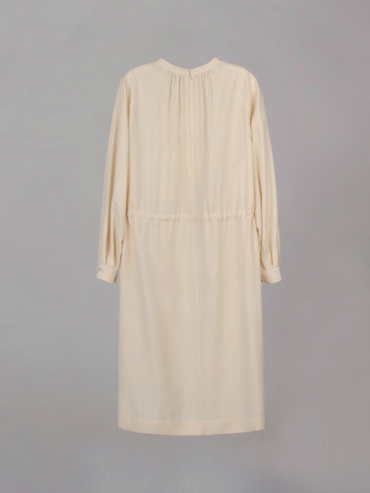 HALF NECK SHIRRING DRESS_CREAM