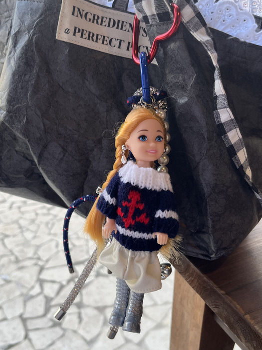 Beautiful doll keychain_navy