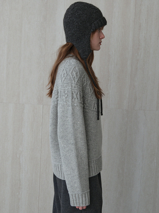 soft wool yoke cable sweater (grey)