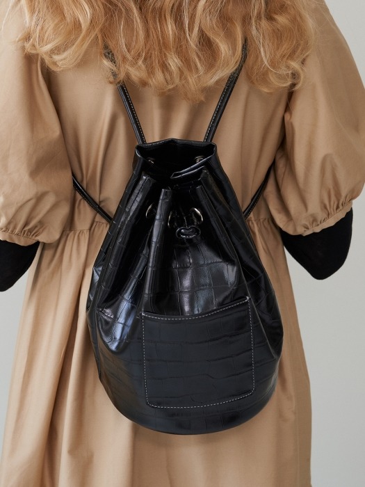 wearable cylinder bag (croc black)