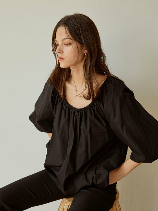 Volume Shirring Blouse(Black)