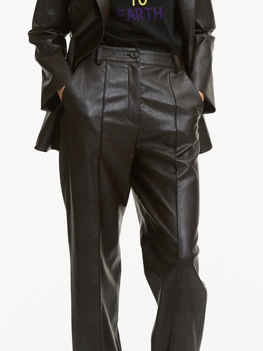 FAKE LEATHER PINTUCK WIDE PANTS BROWN
