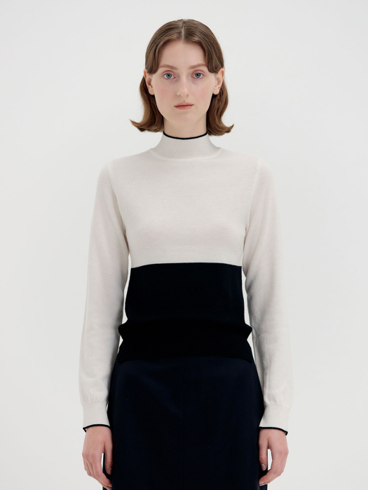 QUOLLY Paneled Turtleneck Pullover - Ivory
