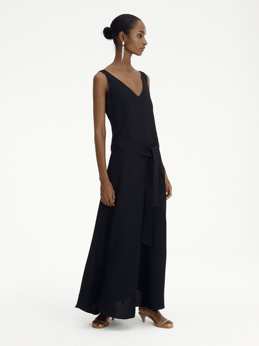 V-NECK DRAPED LONG DRESS (BLACK)