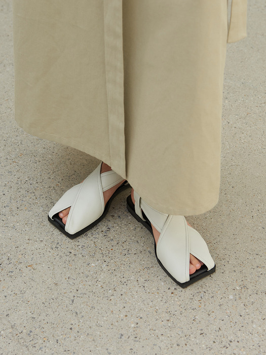 [단독]Camille Sandals Leather Ivory