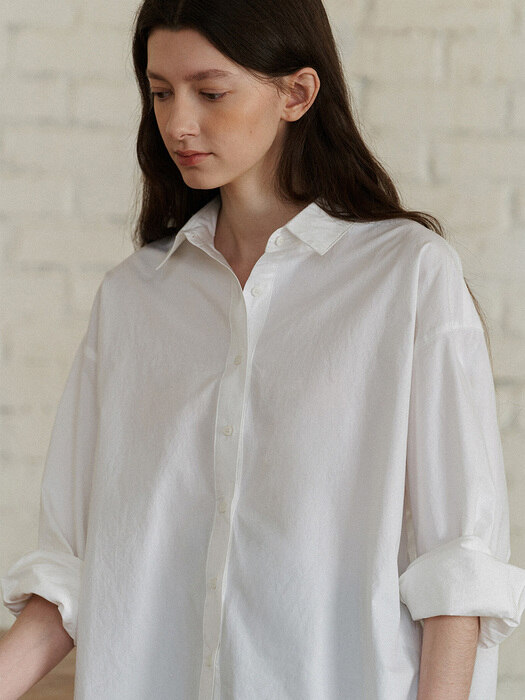 Loose shirt (white)