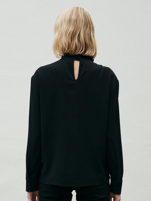 OU690 turtleneck button blouse (black)