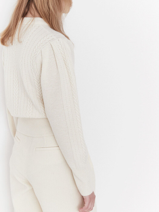 ROUND NECK CABLE PULLOVER (off white)