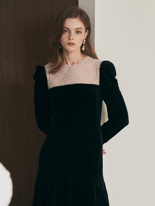 Gracelyn / Pearl Square Neck Velvet long Dress(Black)