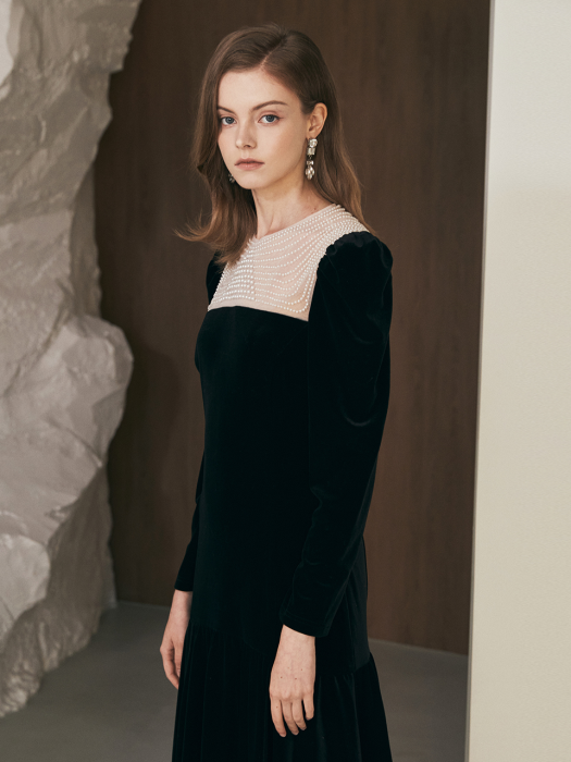 Gracelyn / Pearl Square Neck Velvet long Dress(Black)