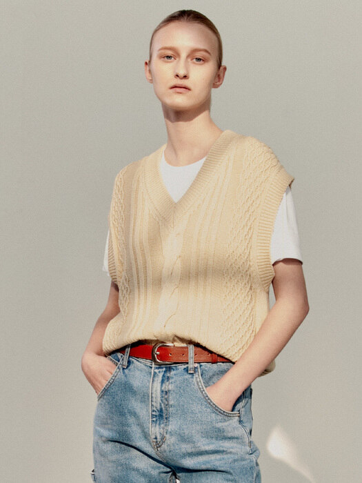 CABLE KNIT VEST - YELLOW