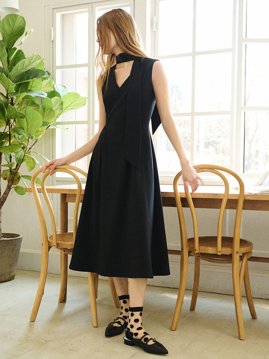 Scarf Sleeveless Line Dress - Black