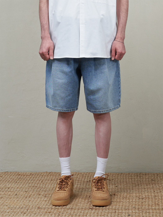 WIDE TWO TUCK DENIM SHORTS_BLUE