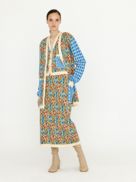 VEMILY Floral Pattern Knit Midi Skirt - Ivory/Blue/Red Multi