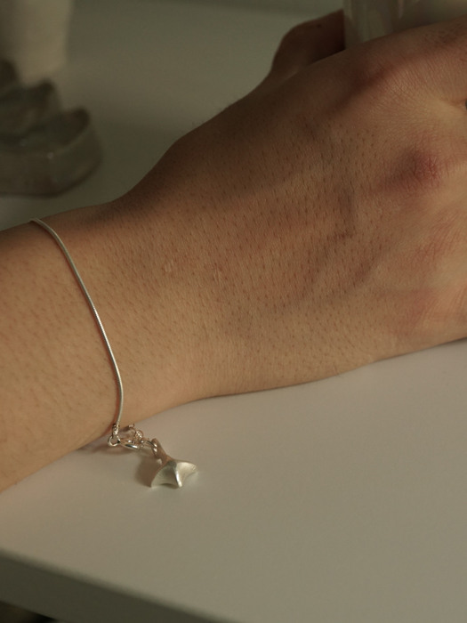 one pointed bracelet