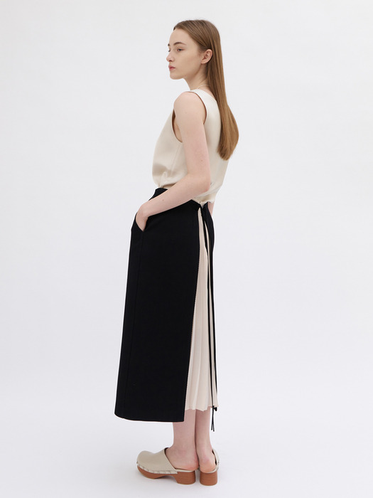 23 Spring_ Black Back Pleated Mix Skirt