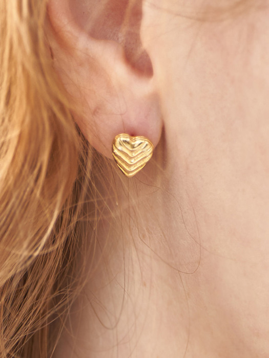 eve heart earring