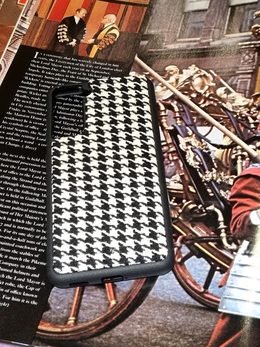 TEXTILE PHONE CASE [HOUNDSTOOTH]