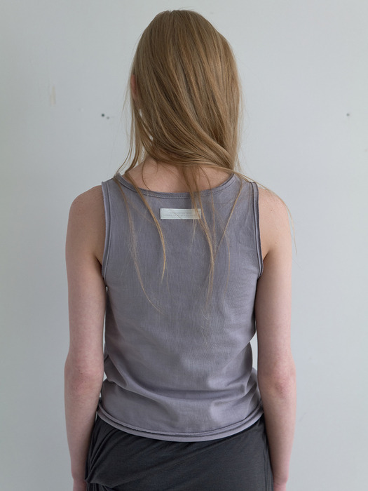 RAW DETAIL SLEEVELESS TOP IN PALE PURPLE