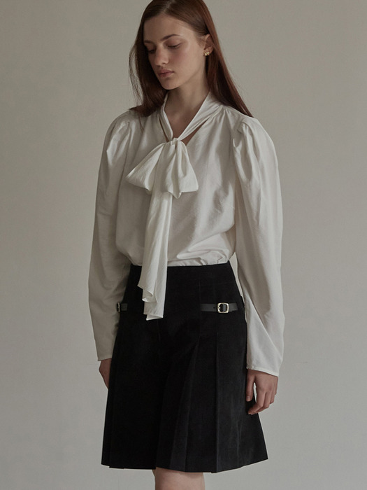 Ribbon point scarf blouse - Off white