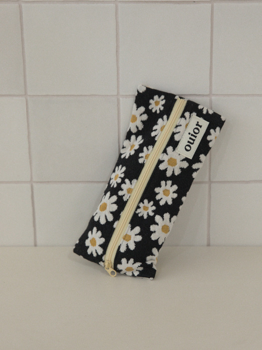 ouior flat pencil case - marguerite black (middle zipper)