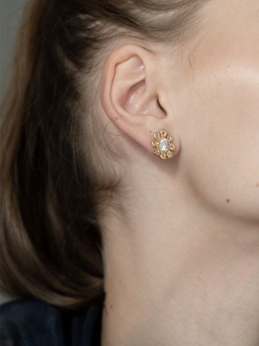 Single Daisy Earrings