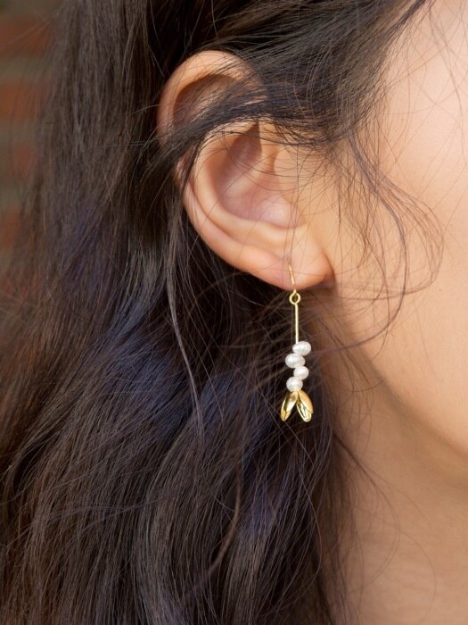 flower under the pearl earrings (3cm)