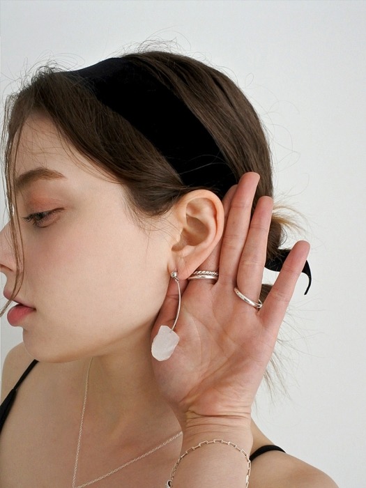 Single stone earring