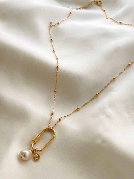 SOLITAIRE PEARL LOCK LONG NECKLACE