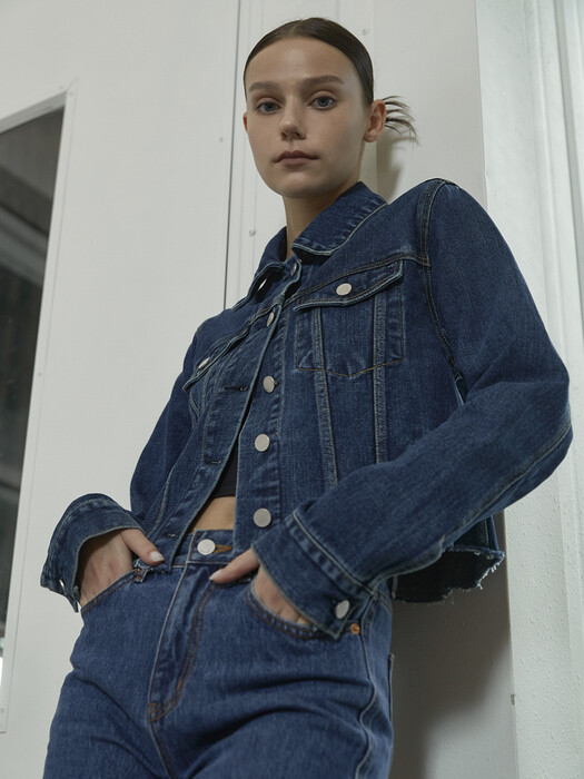 CROPPED DENIM JACKET (BLUE)