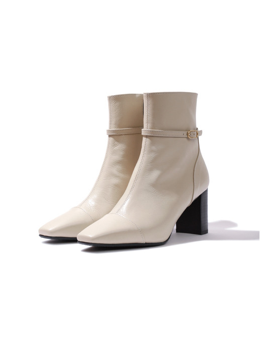 Belt ankle boots / cream beige