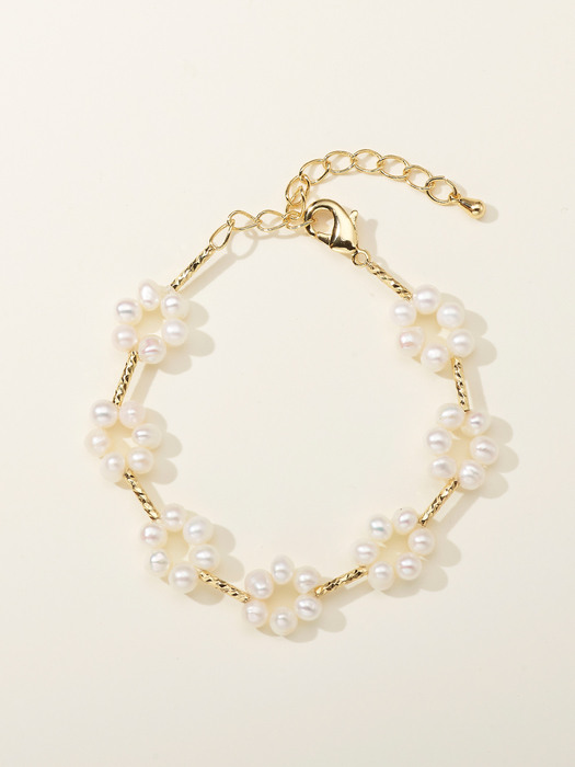Handmade Freshwater Pearl Flower Bracelet
