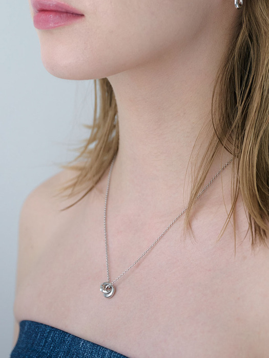 Silver lining pendant necklace