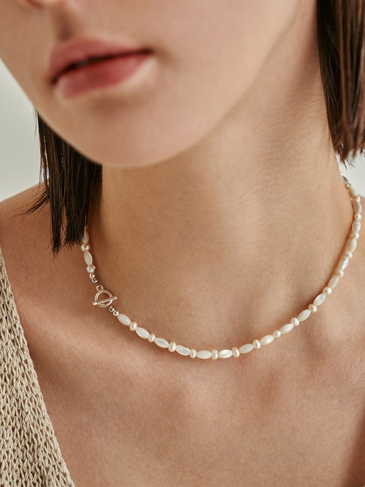 Vari Pearls Choker Necklace