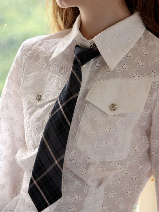 Cest_Flower embroidered white shirt