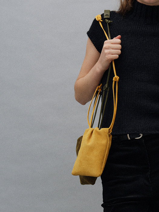 Fatu shoulder mini bag (Mustard suede)