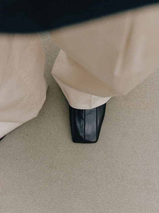 [단독] Clive Square Mule_Soft Black