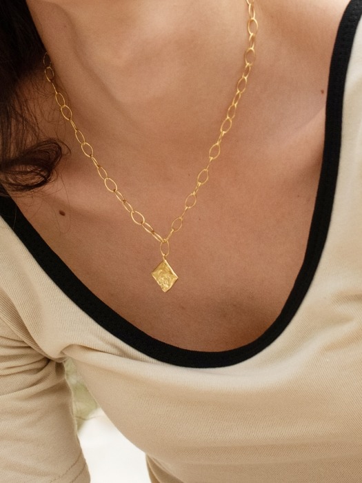 Rose Oval Chain Necklace (Gold)