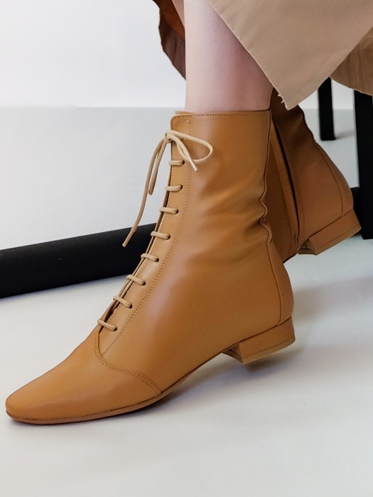 lace-up boots