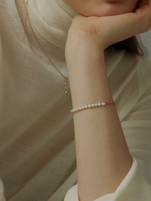 Flow Pearl Chain Bracelet
