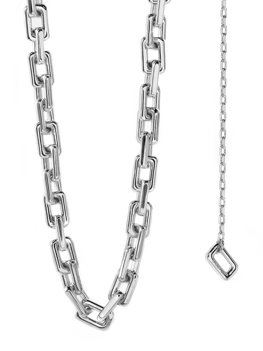 D BOLD CHAIN CONTROLLING NECKLACE