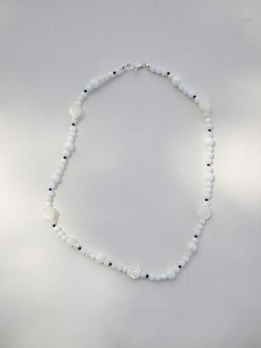 Peaceful mother-of-pearl necklace