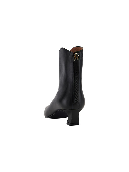 RM3-SH039 / Piping Kitten Heel Boots